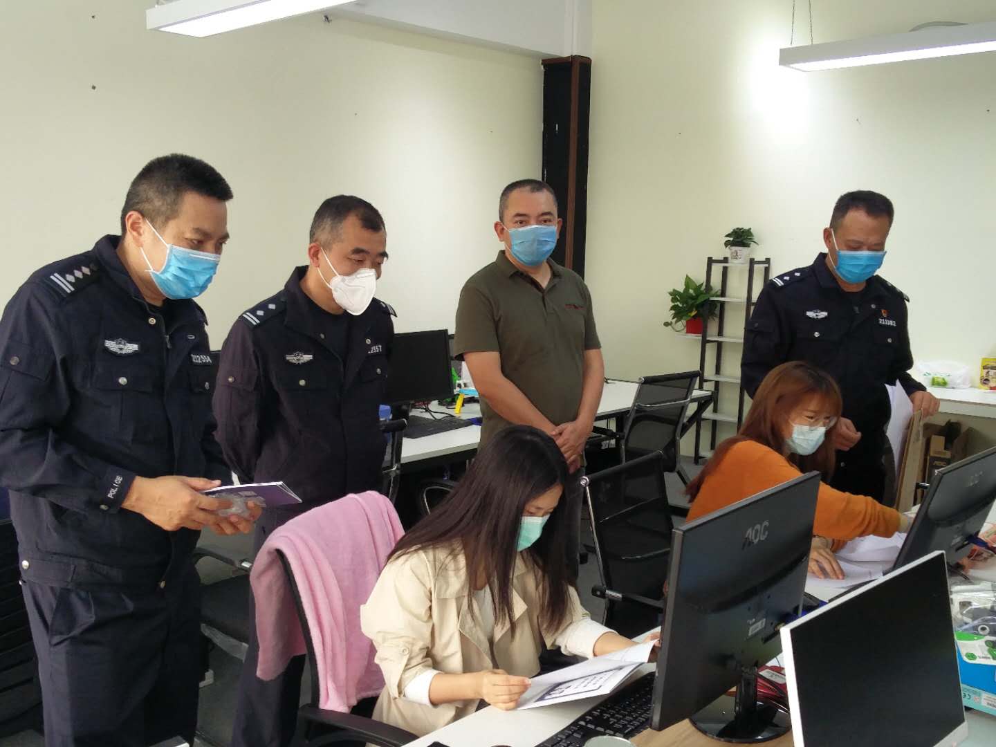 广东省湛江市经开区网警抗疫护网 助力辖区科企复工复产
